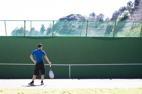 テニスの壁打ち練習